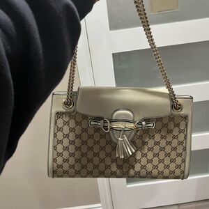 Authentic Gucci Emily Flap Chain Purse.